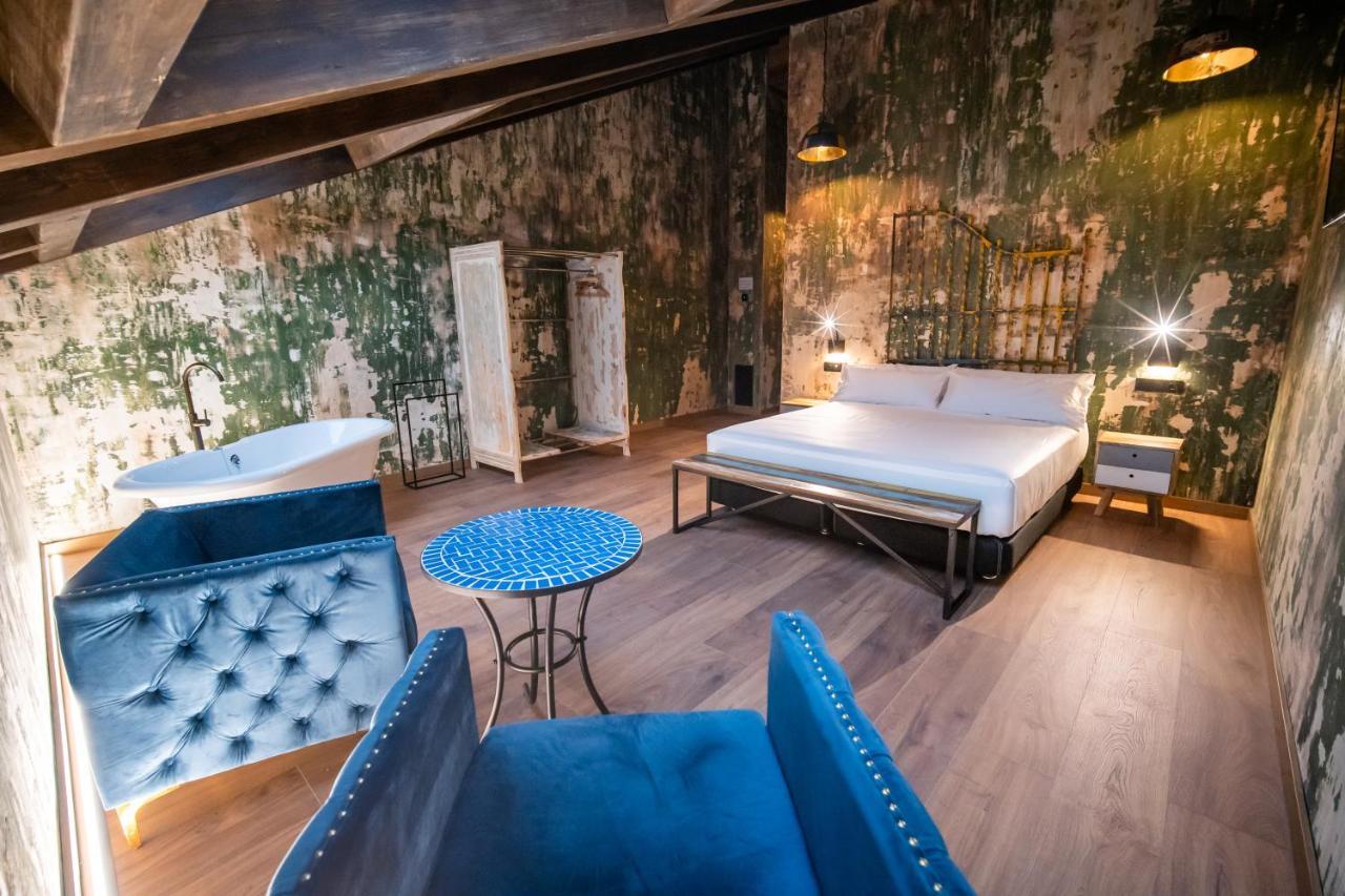 Hotel Somnifabrik วาลเดร์โรเบรส ภายนอก รูปภาพ