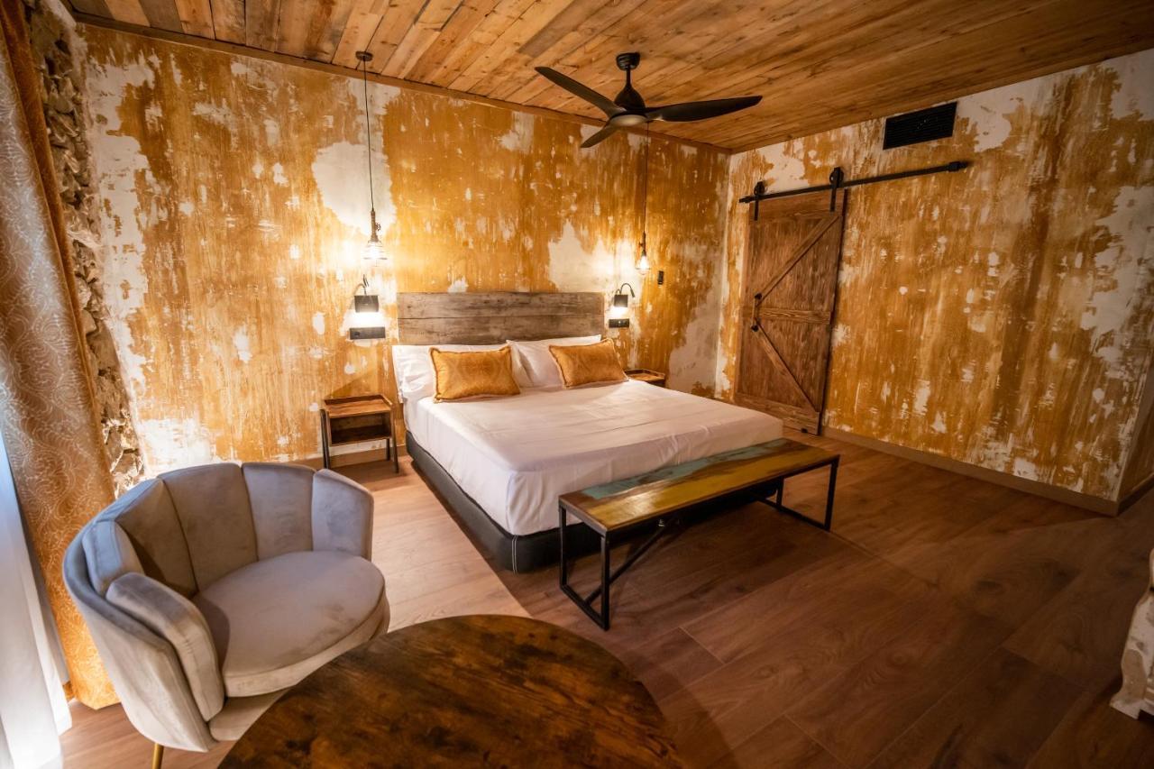 Hotel Somnifabrik วาลเดร์โรเบรส ภายนอก รูปภาพ