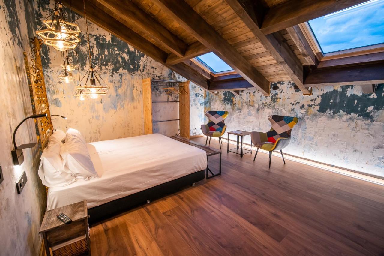 Hotel Somnifabrik วาลเดร์โรเบรส ภายนอก รูปภาพ