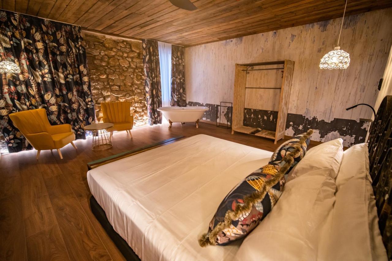 Hotel Somnifabrik วาลเดร์โรเบรส ภายนอก รูปภาพ