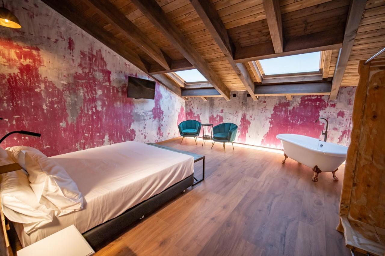 Hotel Somnifabrik วาลเดร์โรเบรส ภายนอก รูปภาพ