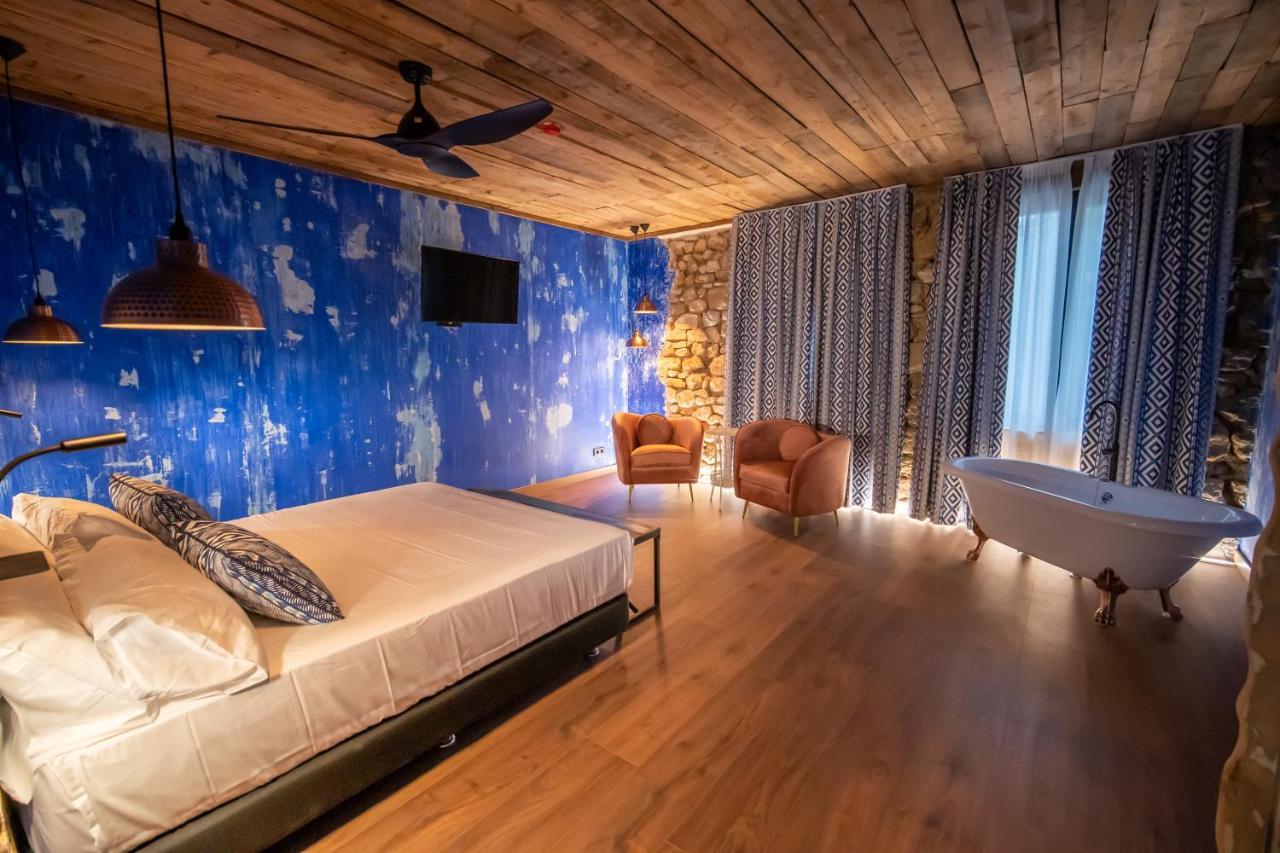 Hotel Somnifabrik วาลเดร์โรเบรส ภายนอก รูปภาพ
