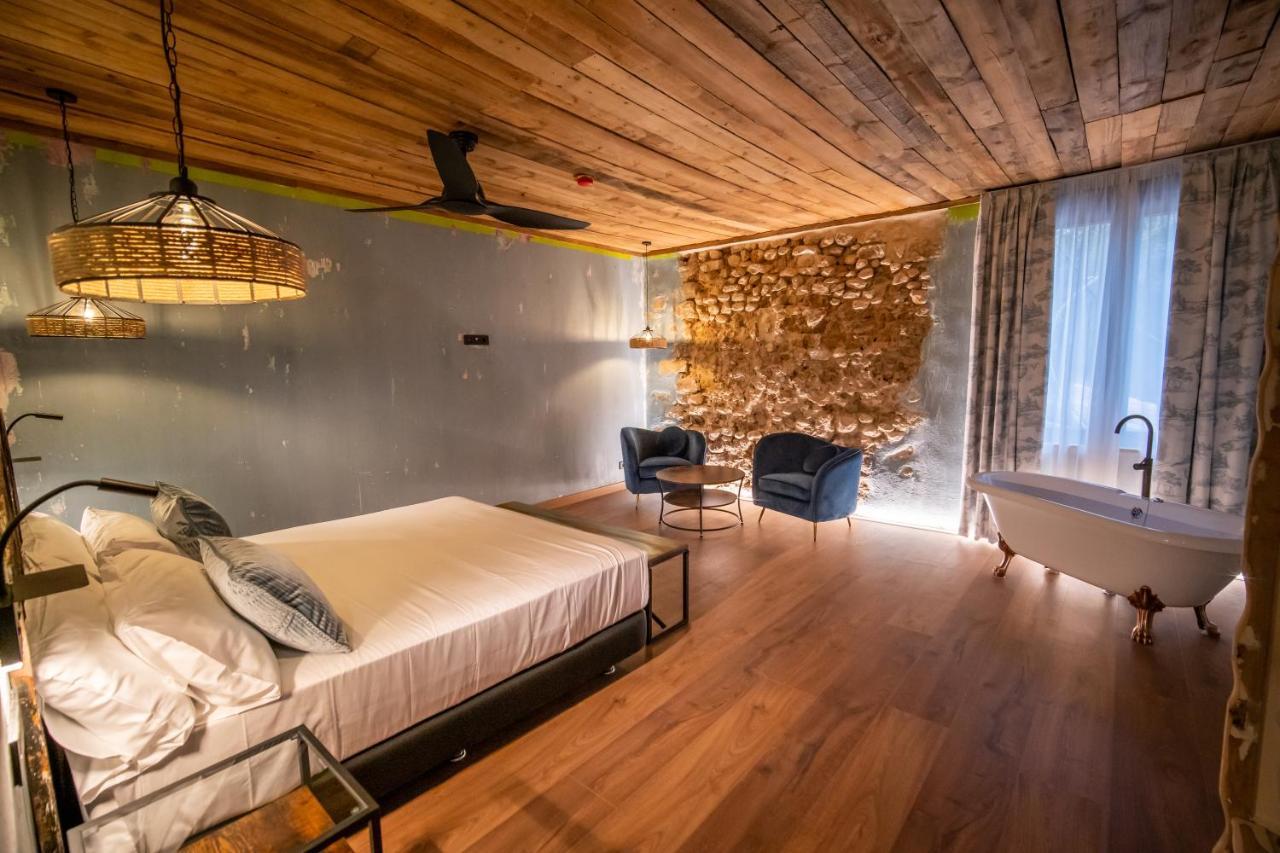 Hotel Somnifabrik วาลเดร์โรเบรส ภายนอก รูปภาพ