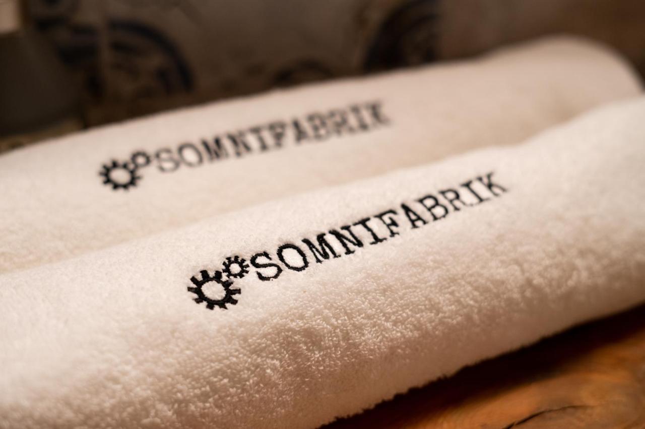 Hotel Somnifabrik วาลเดร์โรเบรส ภายนอก รูปภาพ